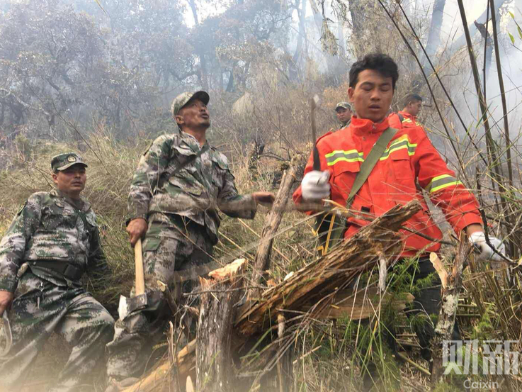 ??????????,文章副標(biāo)題位于主標(biāo)題下方，通常以破折號(hào)開頭，用于補(bǔ)充或解釋主標(biāo)題內(nèi)容，字體和格式應(yīng)與主標(biāo)題有所區(qū)別。