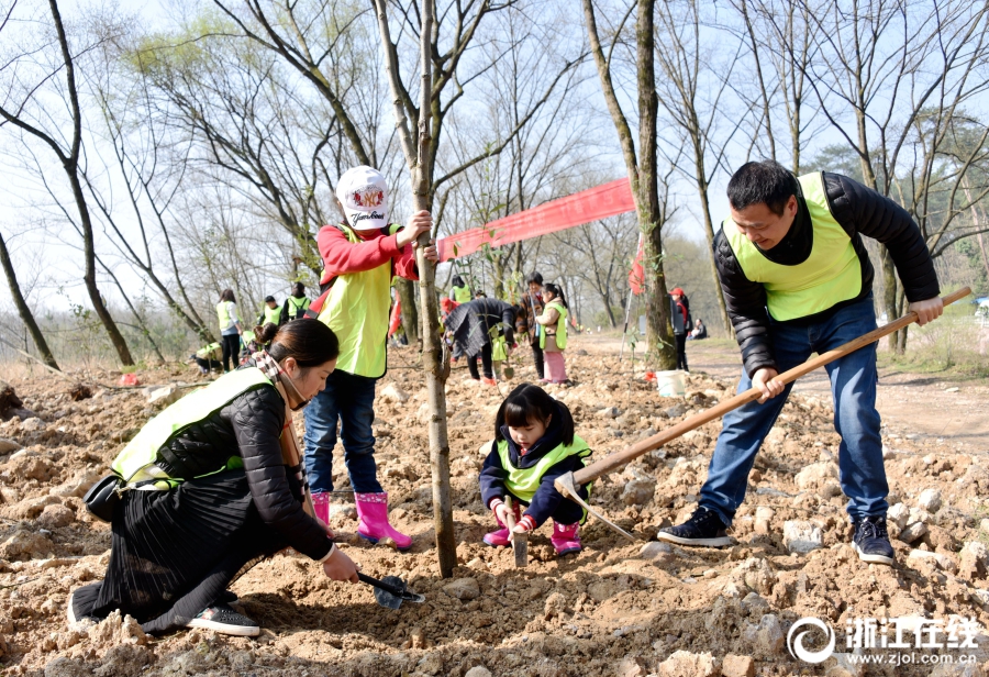 ???????????,文章副標(biāo)題位于主標(biāo)題下方，通常以破折號(hào)開頭，用于補(bǔ)充或解釋主標(biāo)題內(nèi)容，字體和格式應(yīng)與主標(biāo)題有所區(qū)別。