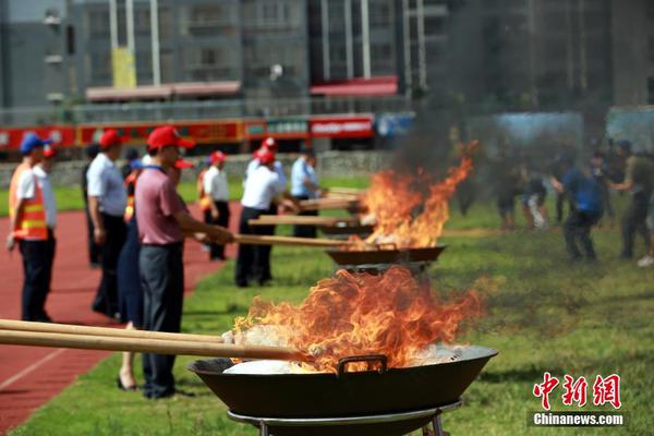 ????????,文章副標(biāo)題位于主標(biāo)題下方，通常以破折號(hào)開頭，用于補(bǔ)充或解釋主標(biāo)題內(nèi)容，字體和格式應(yīng)與主標(biāo)題有所區(qū)別。